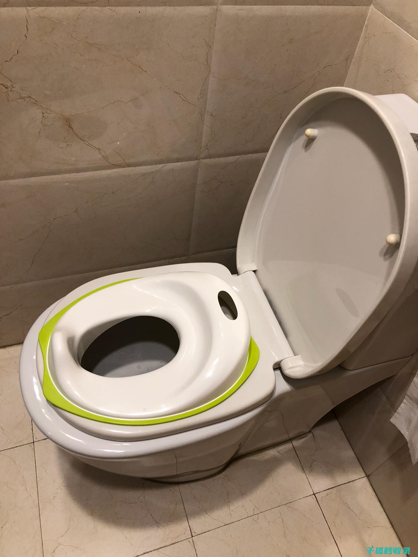 马桶清洁消毒：清洁剂的选择与使用方法 (马桶清洁消毒步骤)