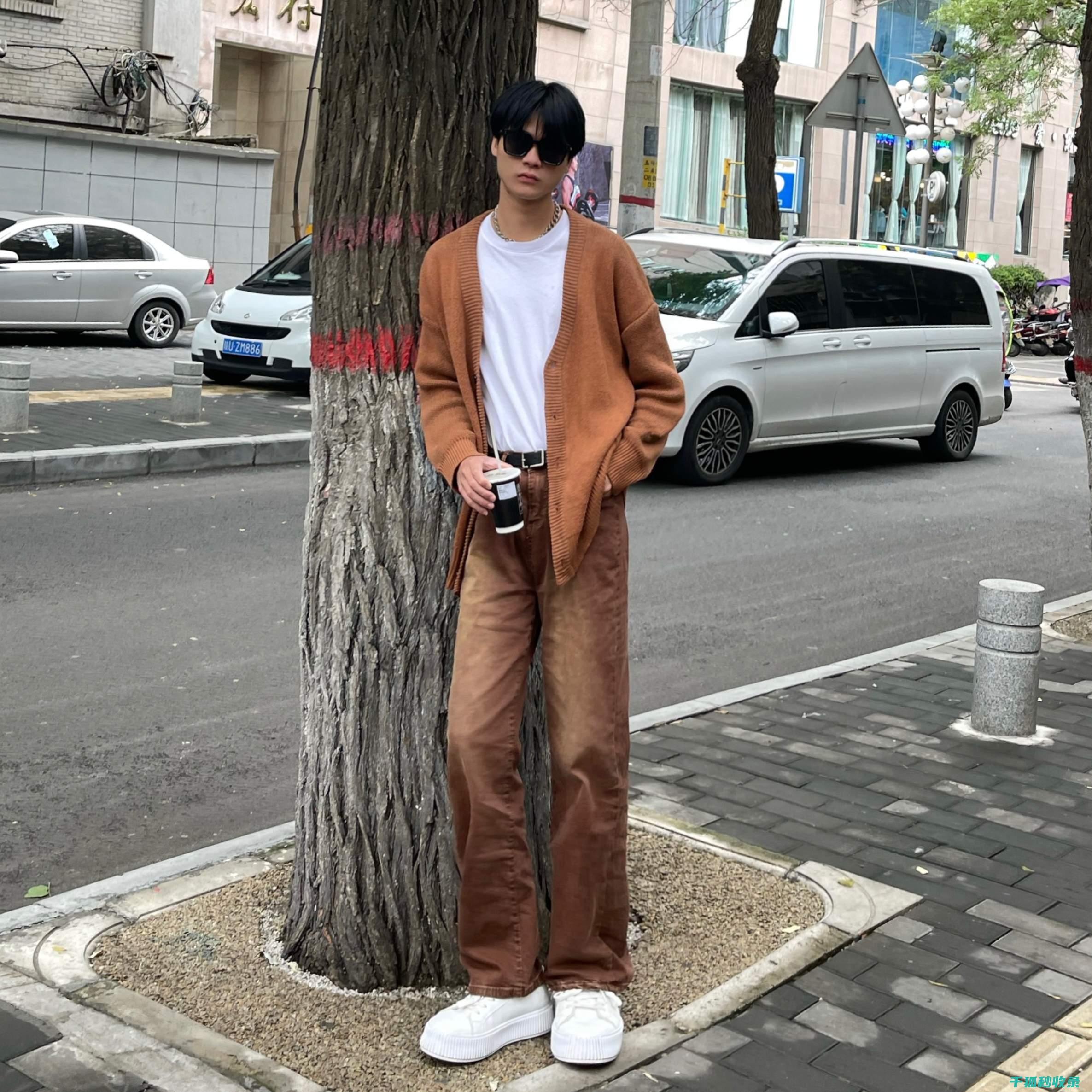 牛仔裤固色：传统方法与创新技术的比较 (牛仔裤固色白醋好还是盐好)